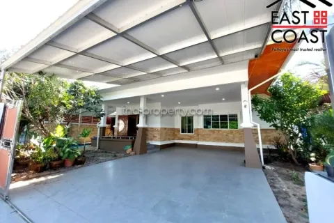 Casa de 4 dormitorios en Pattaya, Tailandia № 213207 - foto 3