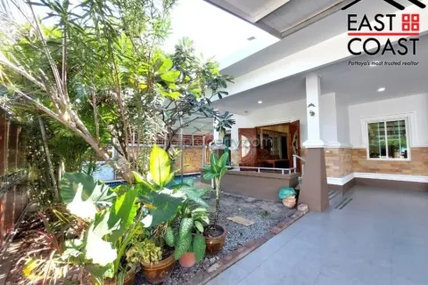 Casa de 4 dormitorios en Pattaya, Tailandia № 213207 - foto 2