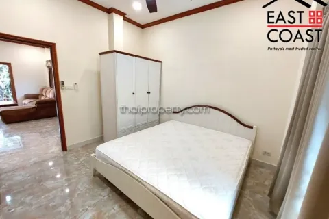 Casa de 4 dormitorios en Pattaya, Tailandia № 213207 - foto 10