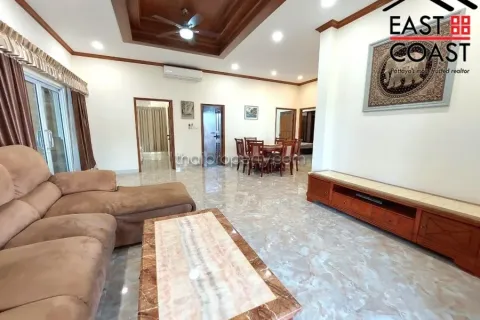 Casa de 4 dormitorios en Pattaya, Tailandia № 213207 - foto 5