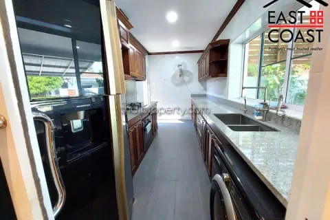 Casa de 4 dormitorios en Pattaya, Tailandia № 213207 - foto 30