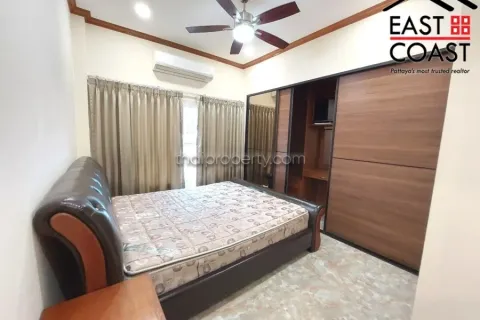 Casa de 4 dormitorios en Pattaya, Tailandia № 213207 - foto 16