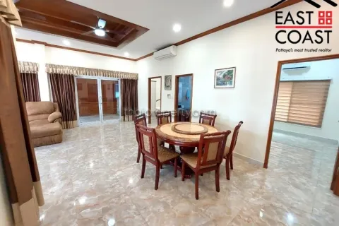 Casa de 4 dormitorios en Pattaya, Tailandia № 213207 - foto 9