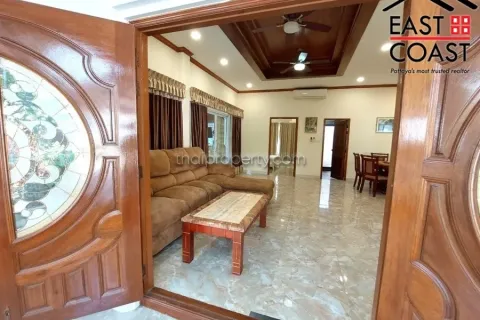 Casa de 4 dormitorios en Pattaya, Tailandia № 213207 - foto 4