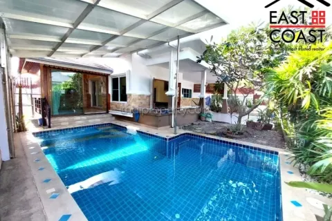 House in Pattaya, Thailand 4 bedrooms № 213207