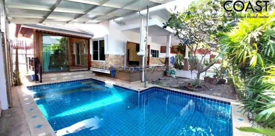 Casa de 4 dormitorios en Pattaya, Tailandia № 213207