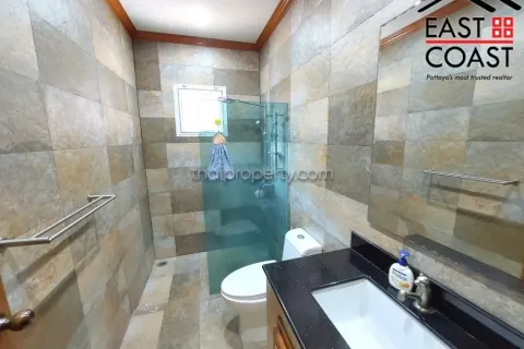 Casa de 4 dormitorios en Pattaya, Tailandia № 213207 - foto 13
