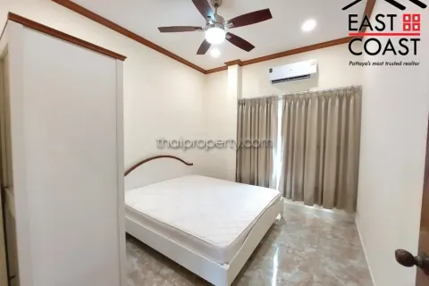 Casa de 4 dormitorios en Pattaya, Tailandia № 213207 - foto 12