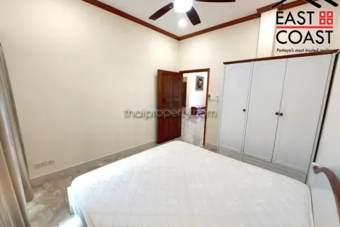 Casa de 4 dormitorios en Pattaya, Tailandia № 213207 - foto 11