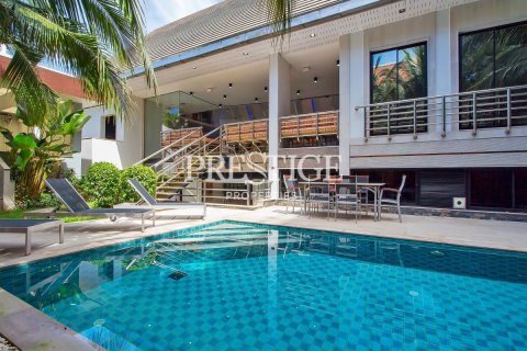 House in Pattaya, Thailand 5 bedrooms № 198509