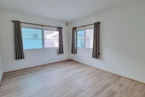 Maison à Bang Kaeo, Thaïlande 3 chambres № 145163 - photo 8