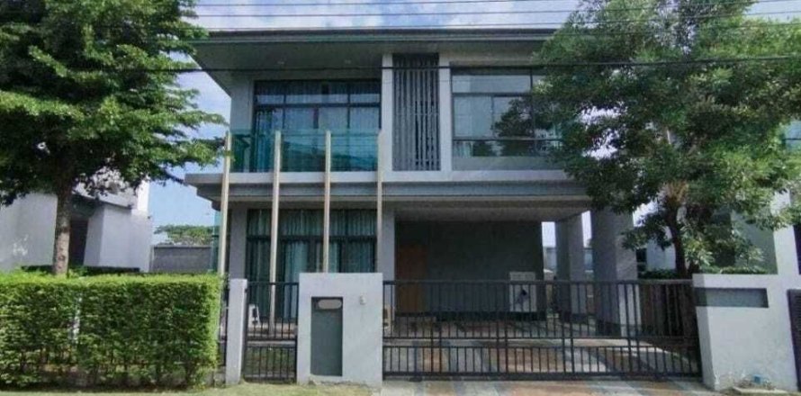 Maison à Bang Kapi, Bangkok, Thaïlande 3 chambres № 154203