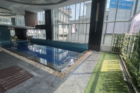 Condo in Watthana, Bangkok, Thailand, 2 bedrooms  № 161833 - photo 12