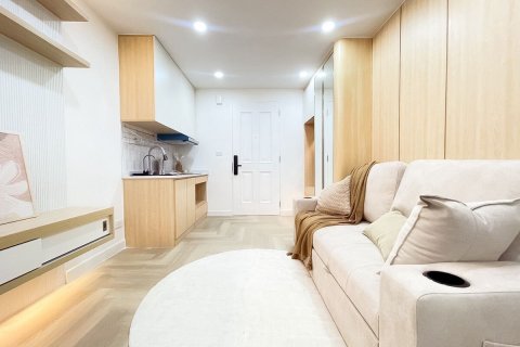 Studio dans le Condo à Watthana, Bangkok, Thaïlande  № 161830 - photo 15