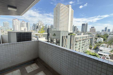 Кондоминиум с 3 спальнями в Ваттхане, Бангкок, Таиланд № 152918 - фото 3