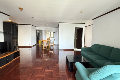 Кондоминиум с 3 спальнями в Ваттхане, Бангкок, Таиланд № 152918 - фото 4