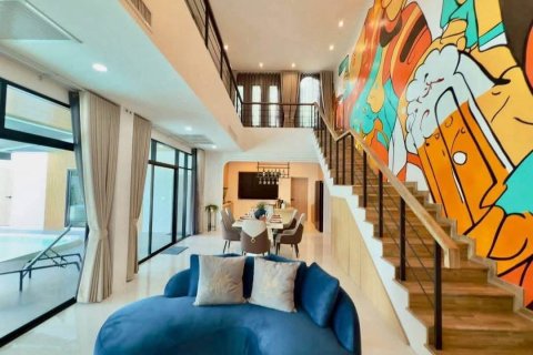 Chalet de 5 dormitorios en Pattaya, Tailandia № 203450 - foto 6
