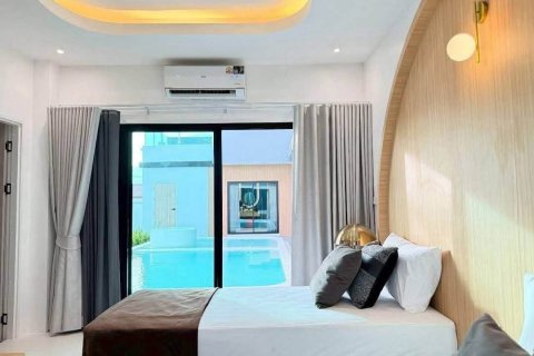 Chalet de 5 dormitorios en Pattaya, Tailandia № 203450 - foto 10