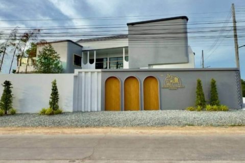 Chalet de 5 dormitorios en Pattaya, Tailandia № 203450 - foto 18
