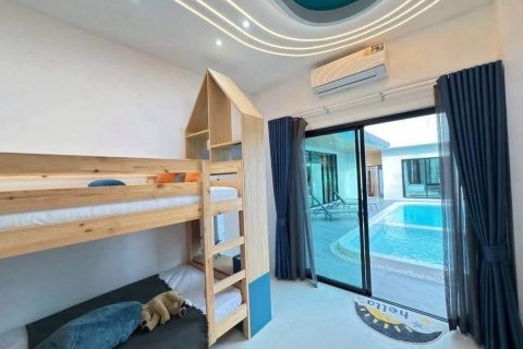 Chalet de 5 dormitorios en Pattaya, Tailandia № 203450 - foto 11