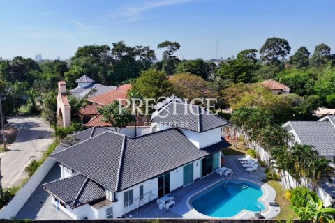 House in Pattaya, Thailand 4 bedrooms № 197851