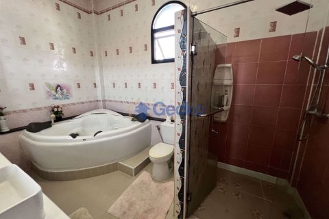 House in Pattaya, Thailand 6 bedrooms № 196711 - photo 20