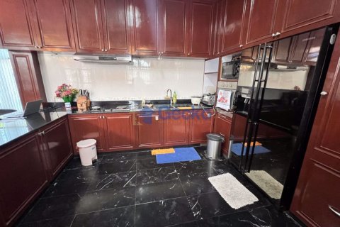 House in Pattaya, Thailand 6 bedrooms № 196711 - photo 8