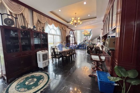 House in Pattaya, Thailand 6 bedrooms № 196711 - photo 12