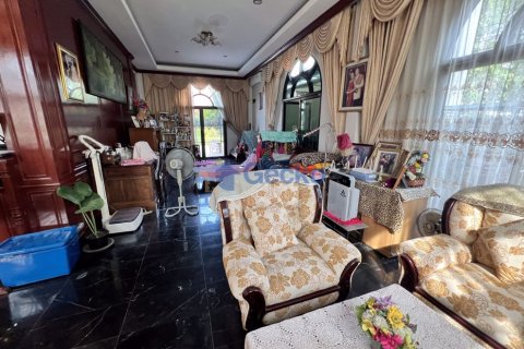 House in Pattaya, Thailand 6 bedrooms № 196711 - photo 10