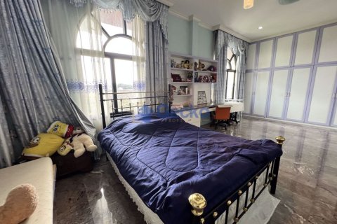 House in Pattaya, Thailand 6 bedrooms № 196711 - photo 17