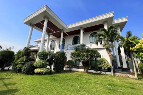House in Pattaya, Thailand 6 bedrooms № 196711 - photo 4