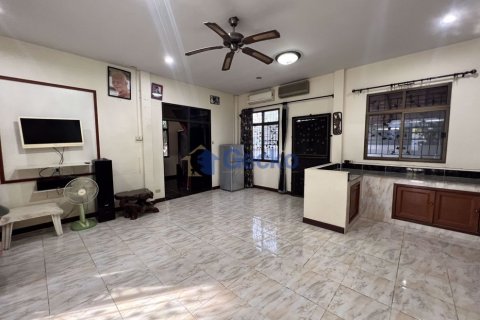 House in Pattaya, Thailand 6 bedrooms № 196711 - photo 26