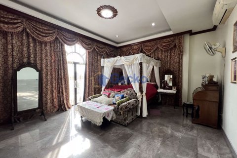 House in Pattaya, Thailand 6 bedrooms № 196711 - photo 22