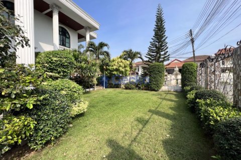 House in Pattaya, Thailand 6 bedrooms № 196711 - photo 5