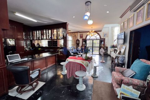 House in Pattaya, Thailand 6 bedrooms № 196711 - photo 7
