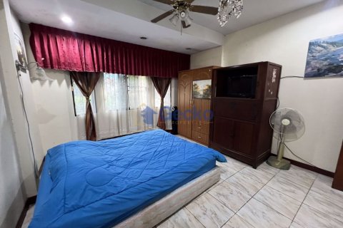 House in Pattaya, Thailand 6 bedrooms № 196711 - photo 24