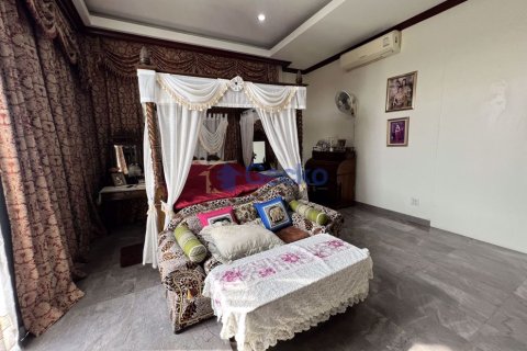 House in Pattaya, Thailand 6 bedrooms № 196711 - photo 23