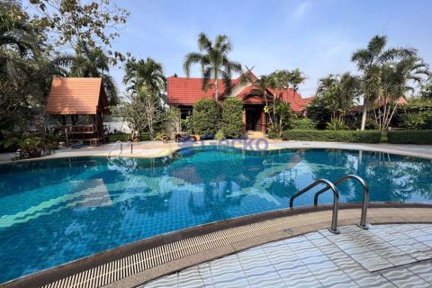 House in Pattaya, Thailand 6 bedrooms № 196711 - photo 3