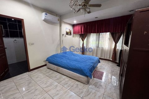 House in Pattaya, Thailand 6 bedrooms № 196711 - photo 30