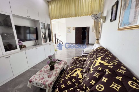 House in Pattaya, Thailand 6 bedrooms № 196711 - photo 21