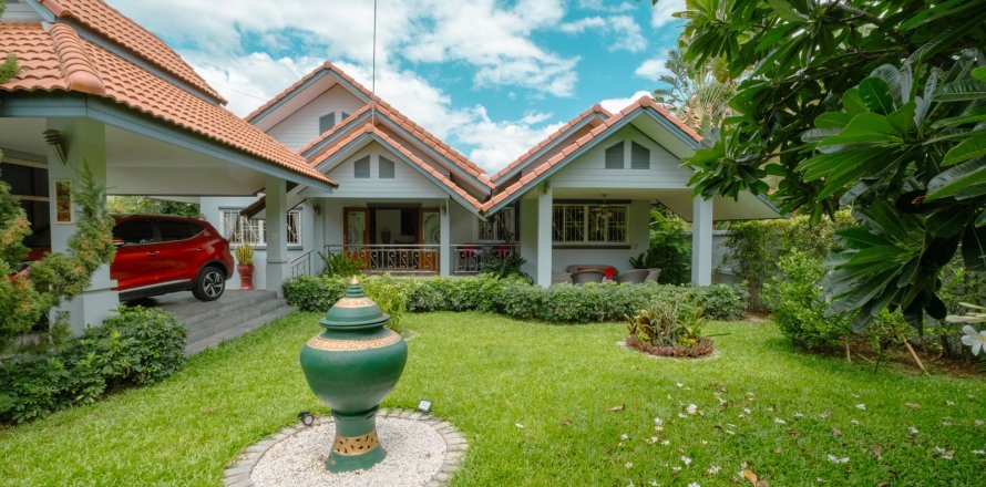 House in Chiang Mai, Thailand 3 bedrooms № 121952