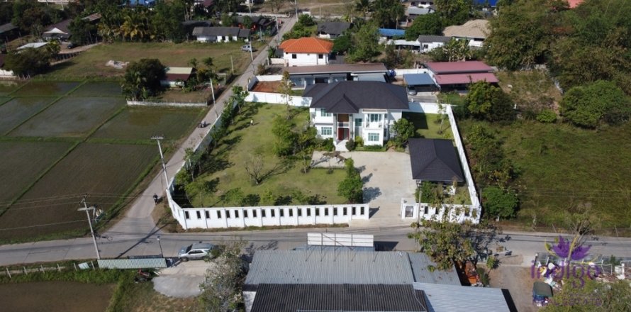 House in Chiang Mai, Thailand 4 bedrooms № 121752