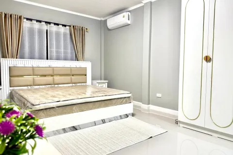 House in Pattaya, Thailand 4 bedrooms № 155594 - photo 18