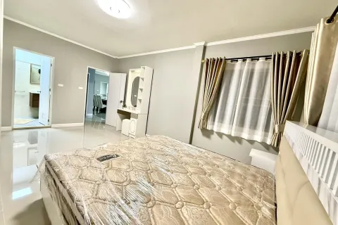 House in Pattaya, Thailand 4 bedrooms № 155594 - photo 19