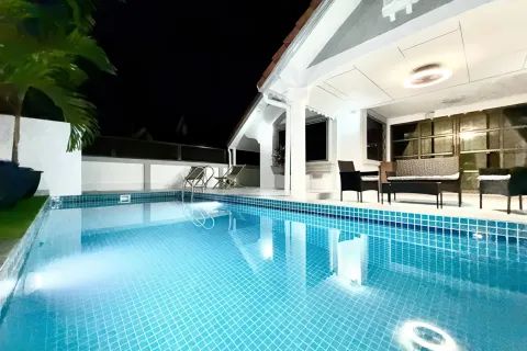 House in Pattaya, Thailand 4 bedrooms № 155594 - photo 3