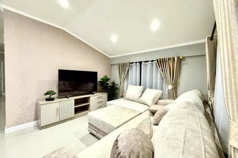 House in Pattaya, Thailand 4 bedrooms № 155594 - photo 8