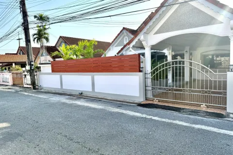 House in Pattaya, Thailand 4 bedrooms № 155594 - photo 4