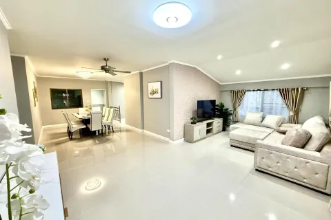 House in Pattaya, Thailand 4 bedrooms № 155594 - photo 7