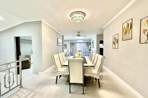 House in Pattaya, Thailand 4 bedrooms № 155594 - photo 10