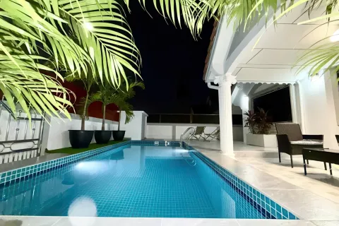 House in Pattaya, Thailand 4 bedrooms № 155594 - photo 2